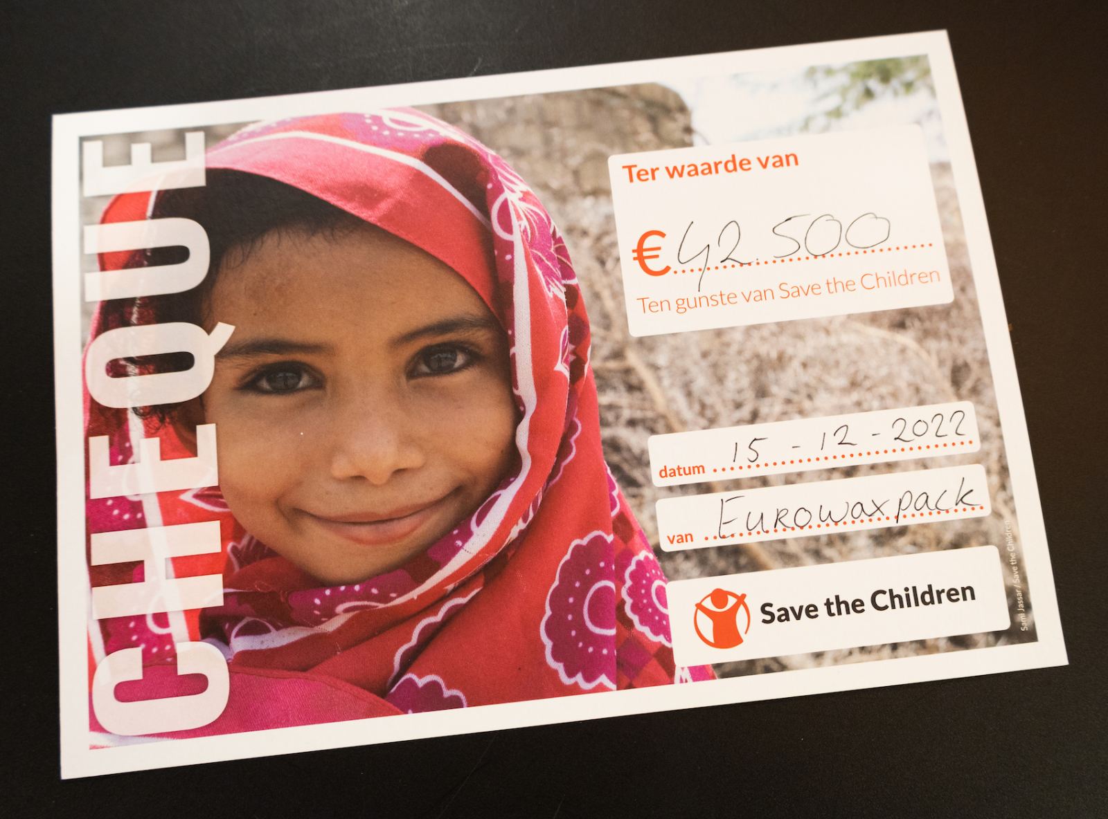 cheque € 42500 voor Save The Children - Lejeune